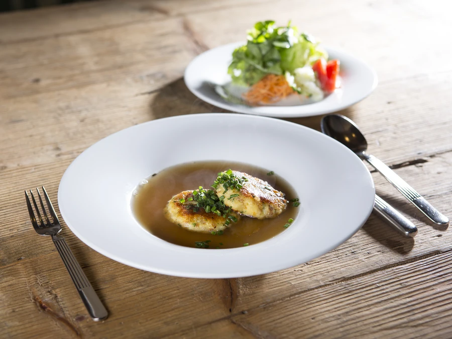 Kaspressknödel: Tiroler Kultur zum Anbeißen (Inklusive Rezept!)